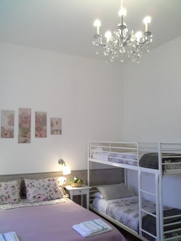 Bed and Breakfast La Casa Delle Betulle Cardano Al Campo Habitación foto