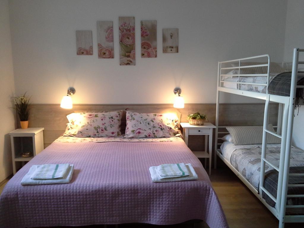 Bed and Breakfast La Casa Delle Betulle Cardano Al Campo Habitación foto