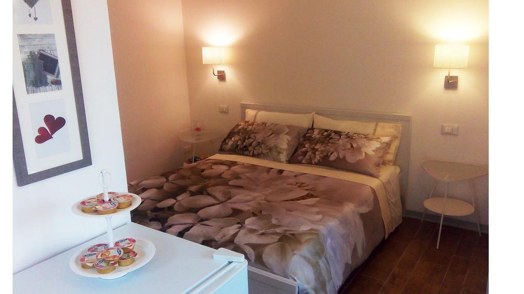 Bed and Breakfast La Casa Delle Betulle Cardano Al Campo Habitación foto